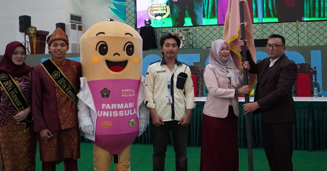 Mahasiswa Baru Fakultas Farmasi UNISSULA Resmi Diserahkan dari Universitas ke Fakultas